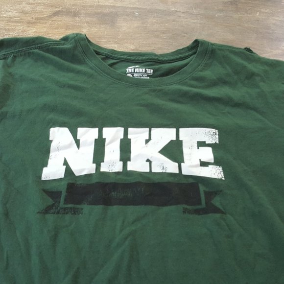 dark green nike t shirt